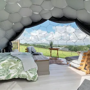 Luxury tent Deerstone Glamping-pinhaw Beacon Dome Hot Tub, Earby